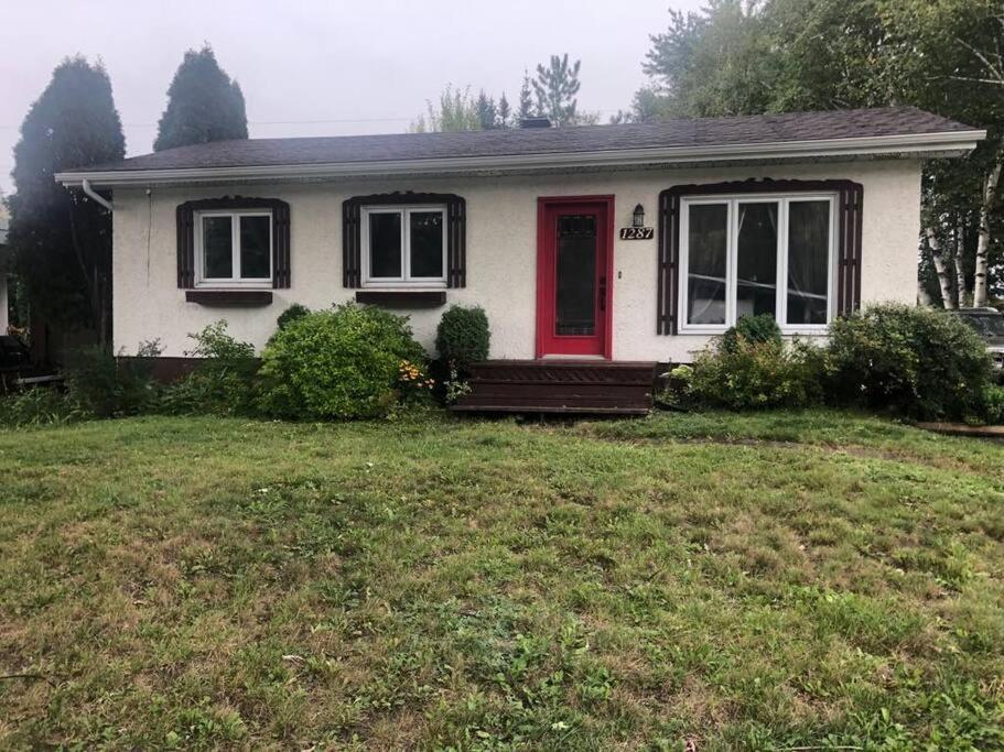 Appartamento Chambre, Cuisine, Salon Et Salle De Bain Privees Chicoutimi Esterno foto